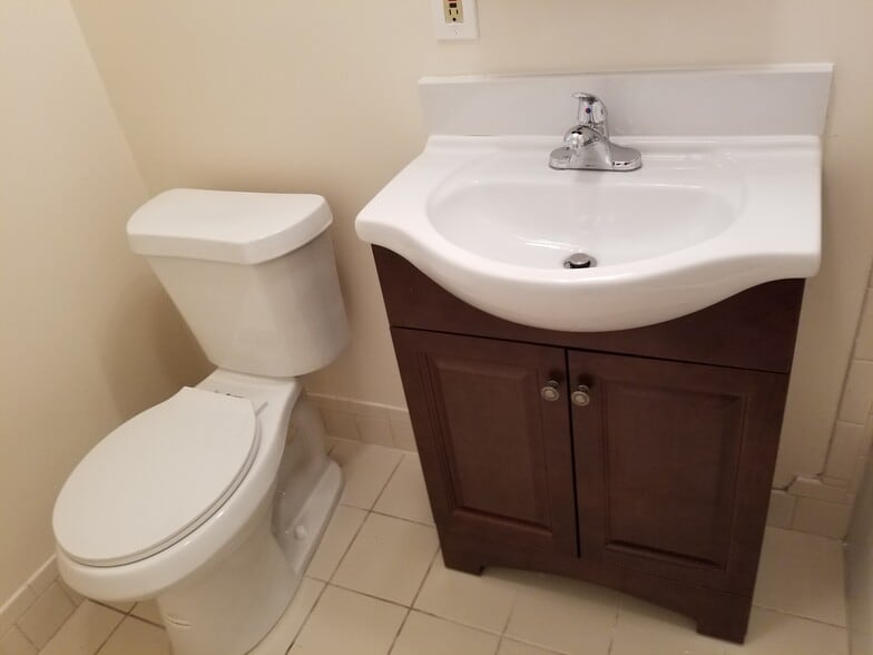 Building Photo - 2326 Monroe St