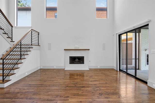 Building Photo - 5328 Manett St