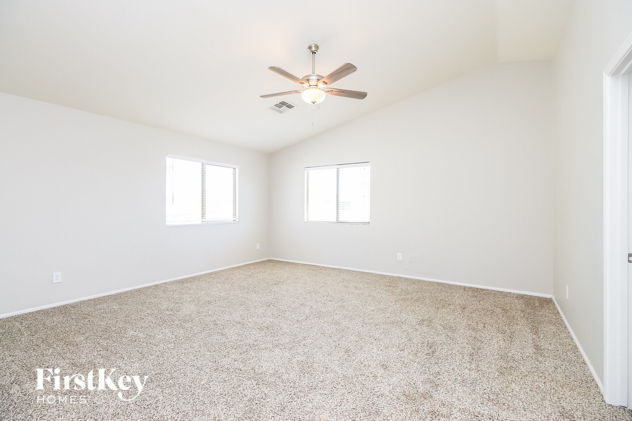 Building Photo - 313 W Hereford Dr