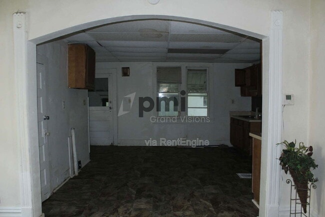 Building Photo - 1657 E Main St