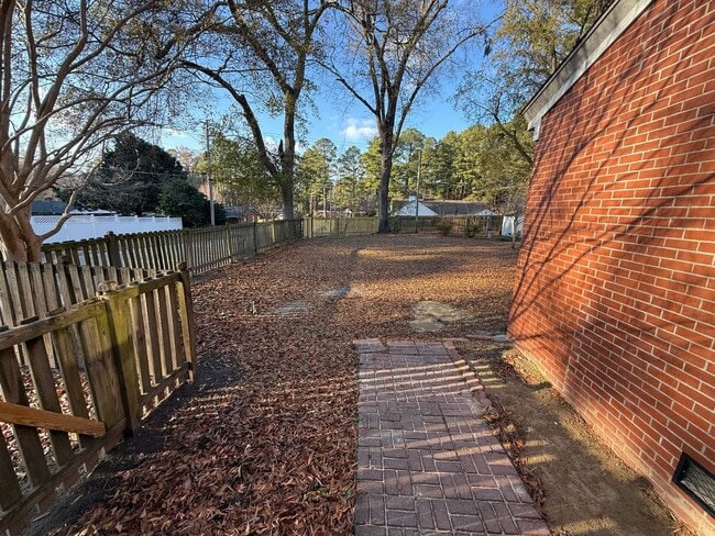 Building Photo - 506 Monticello Dr NW