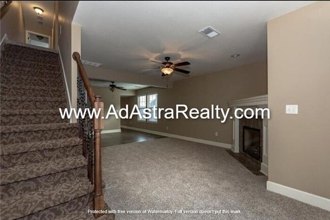 Building Photo - Gorgeous Like New KCMO Townhome-Available ...