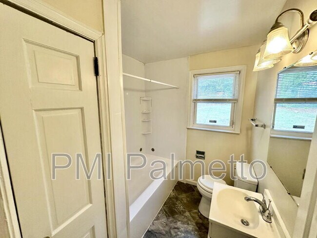 Building Photo - 3727 Maybank St