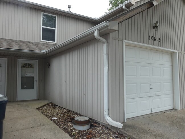 Primary Photo - 10613 N Locust Ct