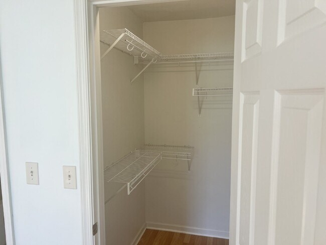Building Photo - Charming 3-Bedroom End Unit Townhouse in B...
