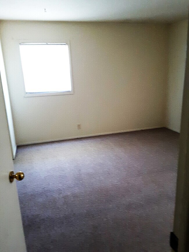 Building Photo - '051