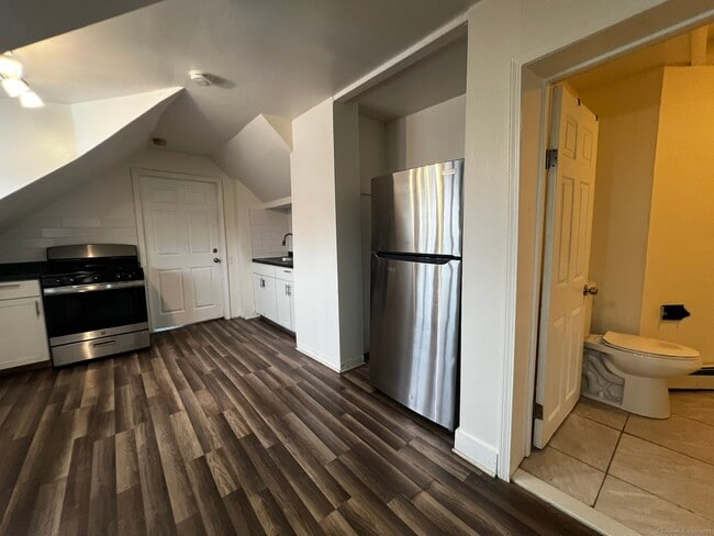 Building Photo - 65 Linsley Ave