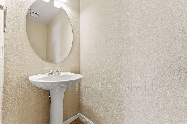 Building Photo - 1547 Spring Water Way