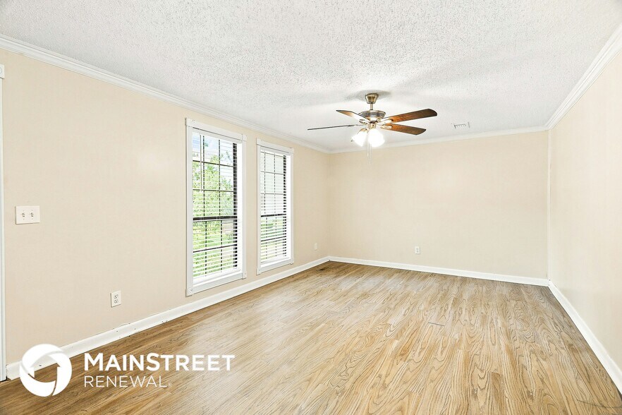 Building Photo - 5057 Oak Leaf Cir