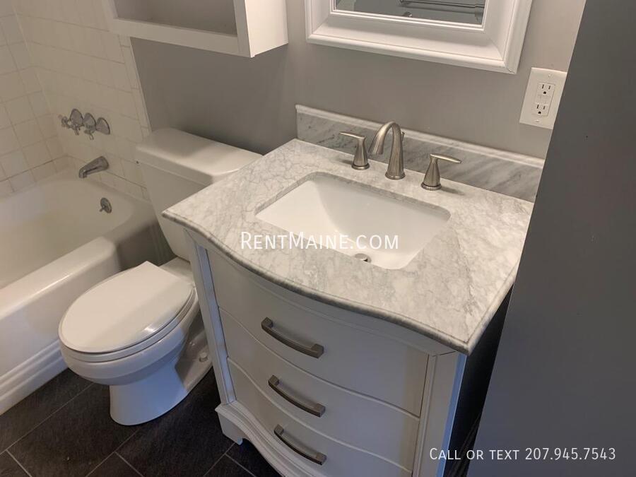 Building Photo - 173 Parkway N