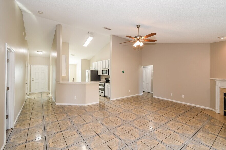 Building Photo - 6709 Gentle Oaks Dr N