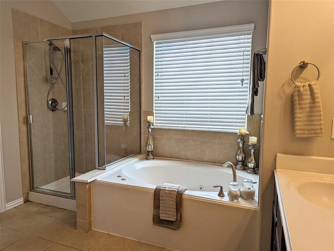 Building Photo - 10718 Wall Fern Way