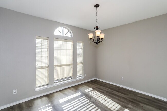 Building Photo - 10701 Hawks Landing Rd