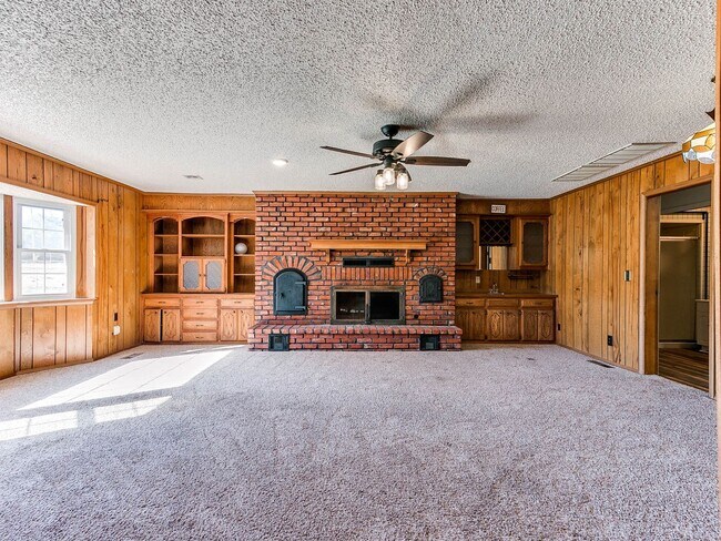 Building Photo - Beautiful 3 bed 2.5 bath home in the Country