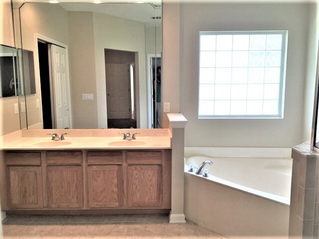 Building Photo - 636 Longcrest Ln