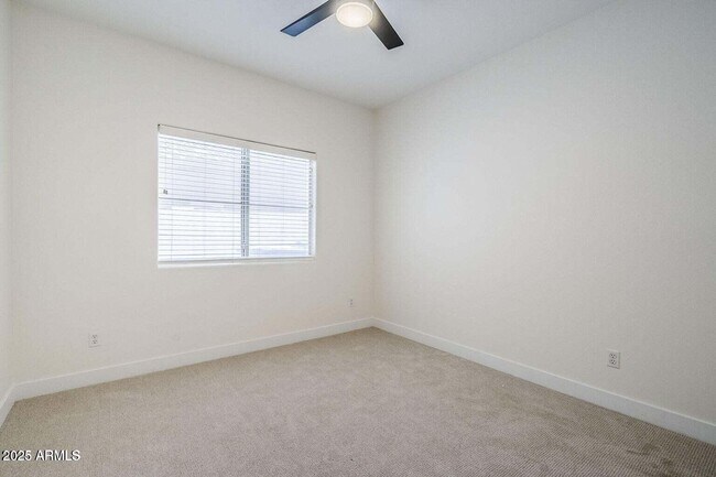 Building Photo - 1001 N Quail Ln