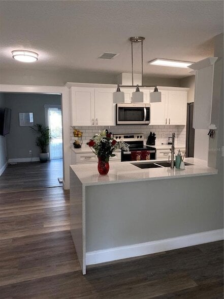 Building Photo - 7014 Glenview Dr