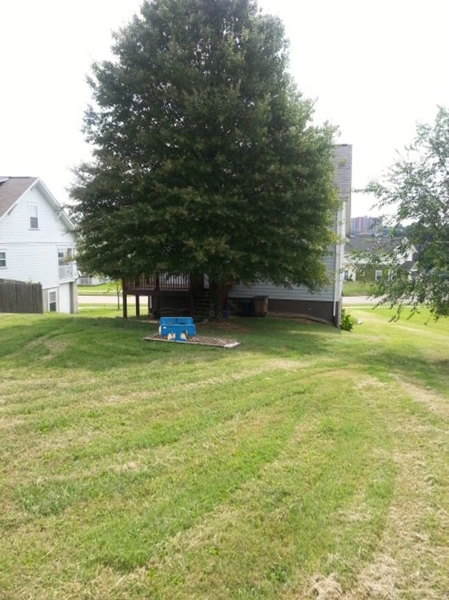 Building Photo - 1737 Moses Ave