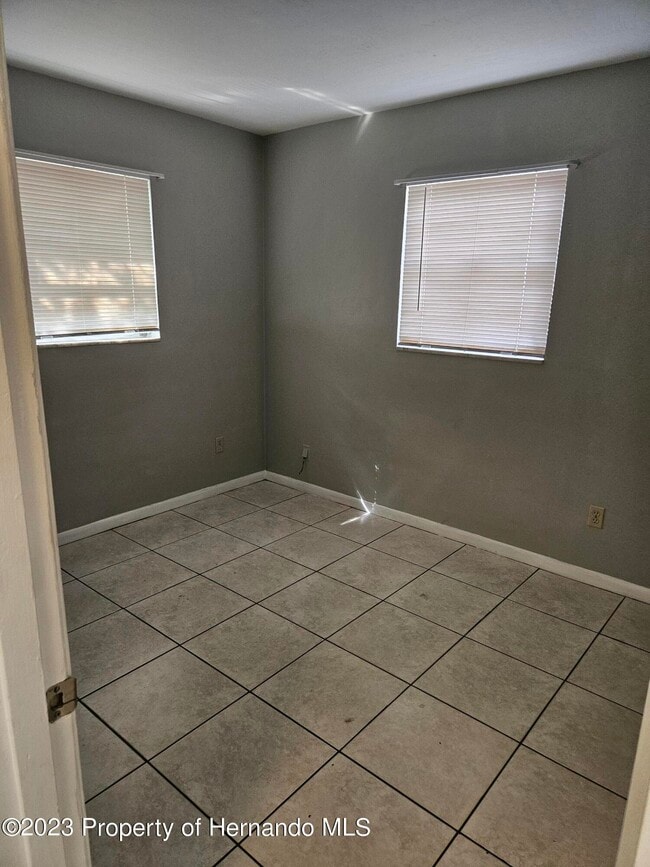 Building Photo - 4623 Cynthia Ln