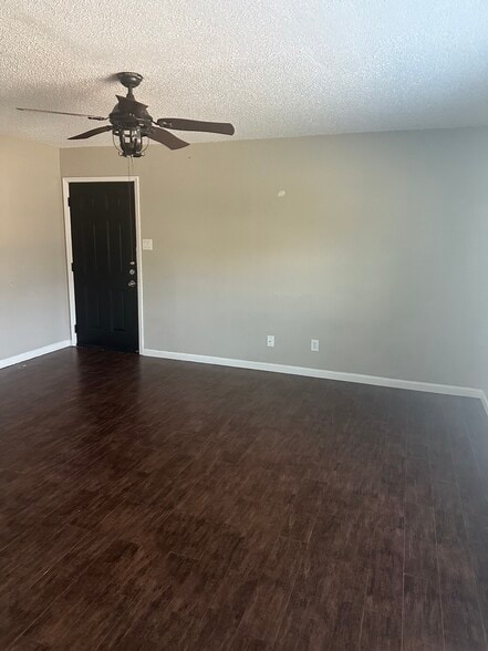 Building Photo - 228 Greenhill Dr