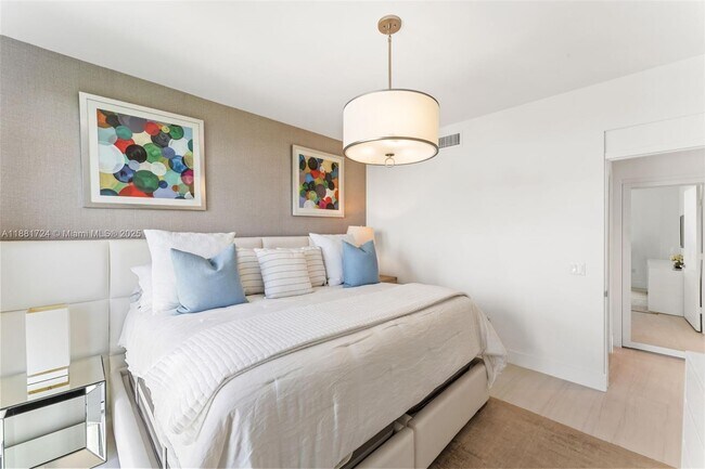 Building Photo - 17111 Biscayne Blvd