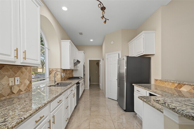 Building Photo - 14135 Swallowfield Dr