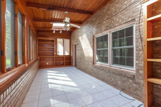 Building Photo - 3741 Fox Glen Ct NE