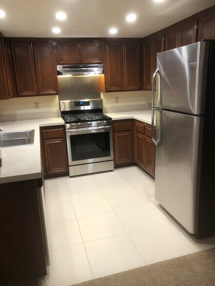 NEW Gas Range - 119 Loma Vista St