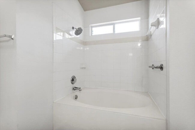 Building Photo - 2721 Breezy Point Cove