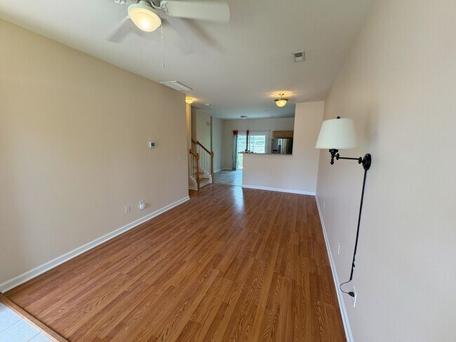 Building Photo - Centrally located Townhouse in Charlotte