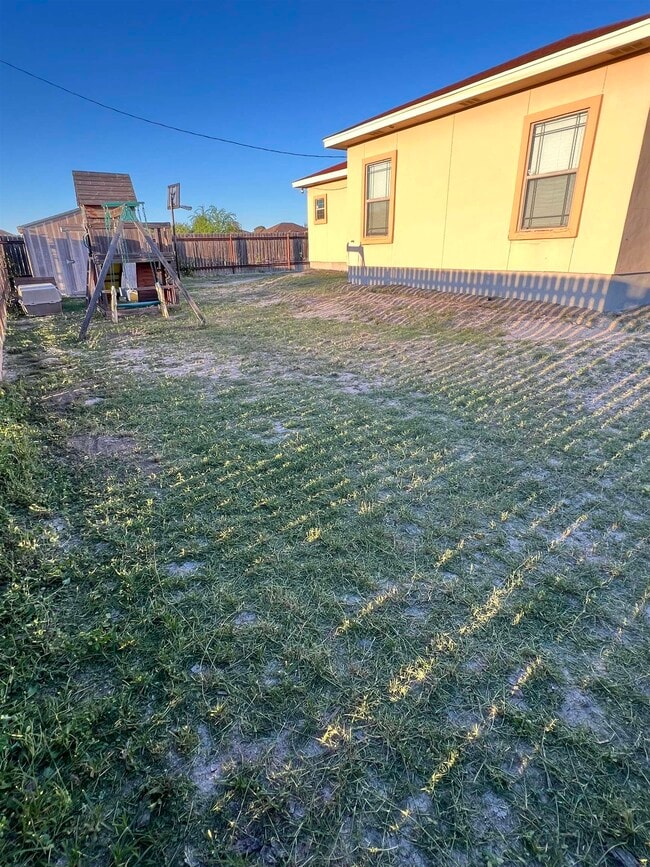 Building Photo - 373 Lenora Ave