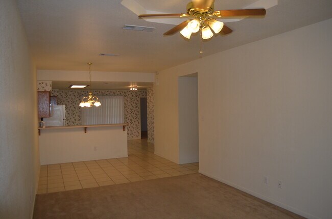 Building Photo - 910 Crymes Ln