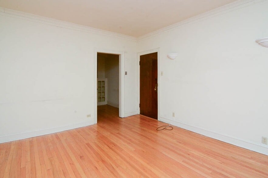 Building Photo - 4327 N Paulina St