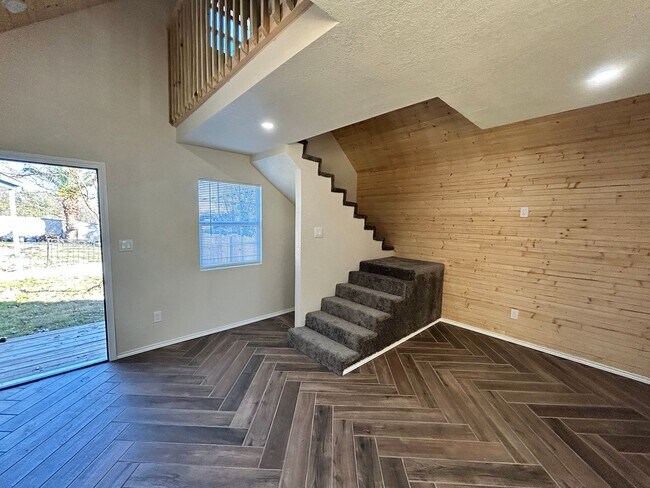 Building Photo - Highview Dr (MN)