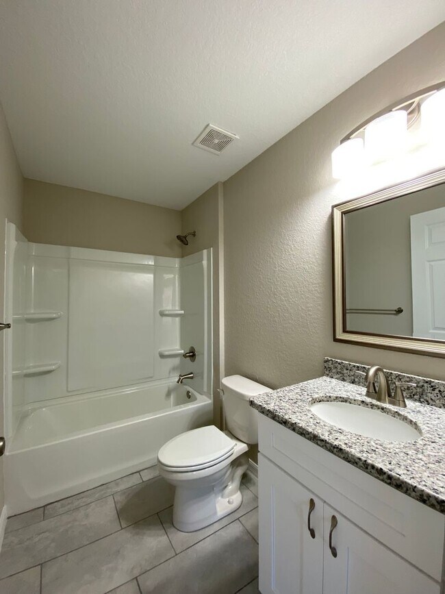 Building Photo - Custom Home - Desirable SW Ocala Neighborh...
