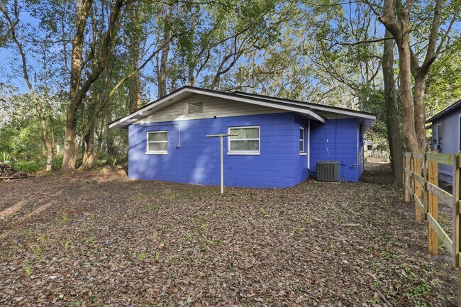 Building Photo - Beautiful, renovated 3 bedroom 1 bath home