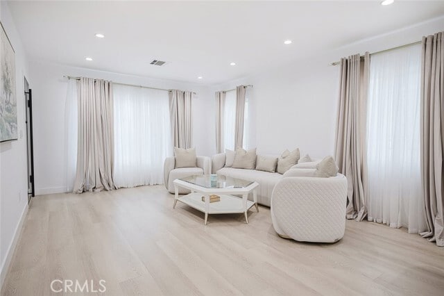 Building Photo - 7306 Farmdale Ave