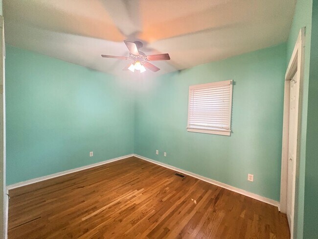 Building Photo - 888 Walnut St Ln