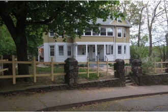 Building Photo - 12 Arch St