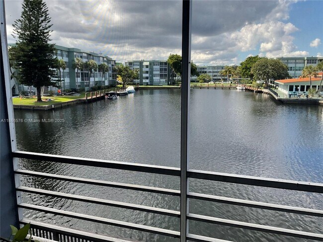 Building Photo - 2775 Taft St