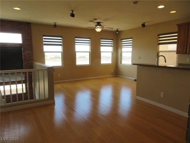 Building Photo - 9342 Autumn View Ave