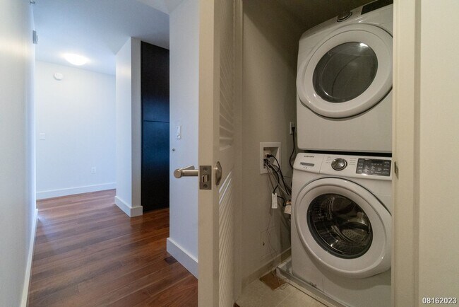 Building Photo - Waihonua 2br 2ba 2pkg (tandem) w/Storage, High Floor, Amenities (Honolulu)