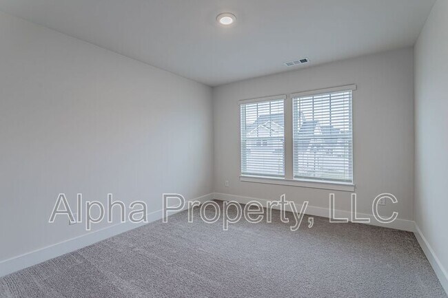 Building Photo - 1554 Shallons Ct