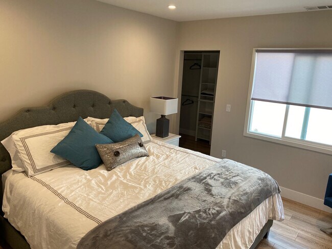 Building Photo - 662 Salem St