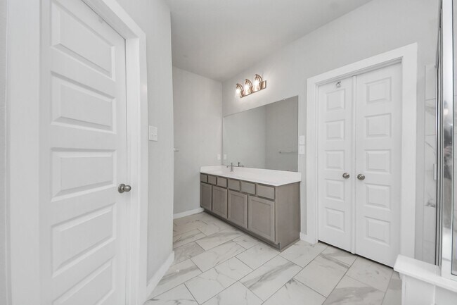Building Photo - 2643 Oakleaf Ash Ln