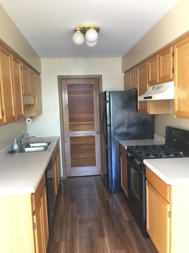 Building Photo - 1216 Sandhurst Ln