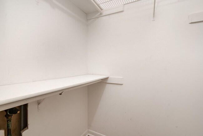 Building Photo - Studio Living in One of Raleigh’s Most Convenient Areas