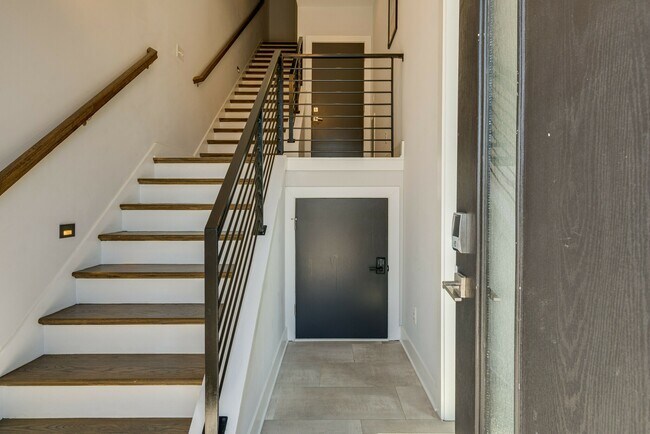 Building Photo - 2910 Felicia St