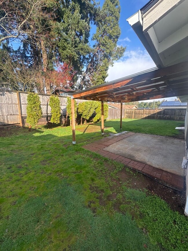 Building Photo - 3 bedroom 1 bathroom