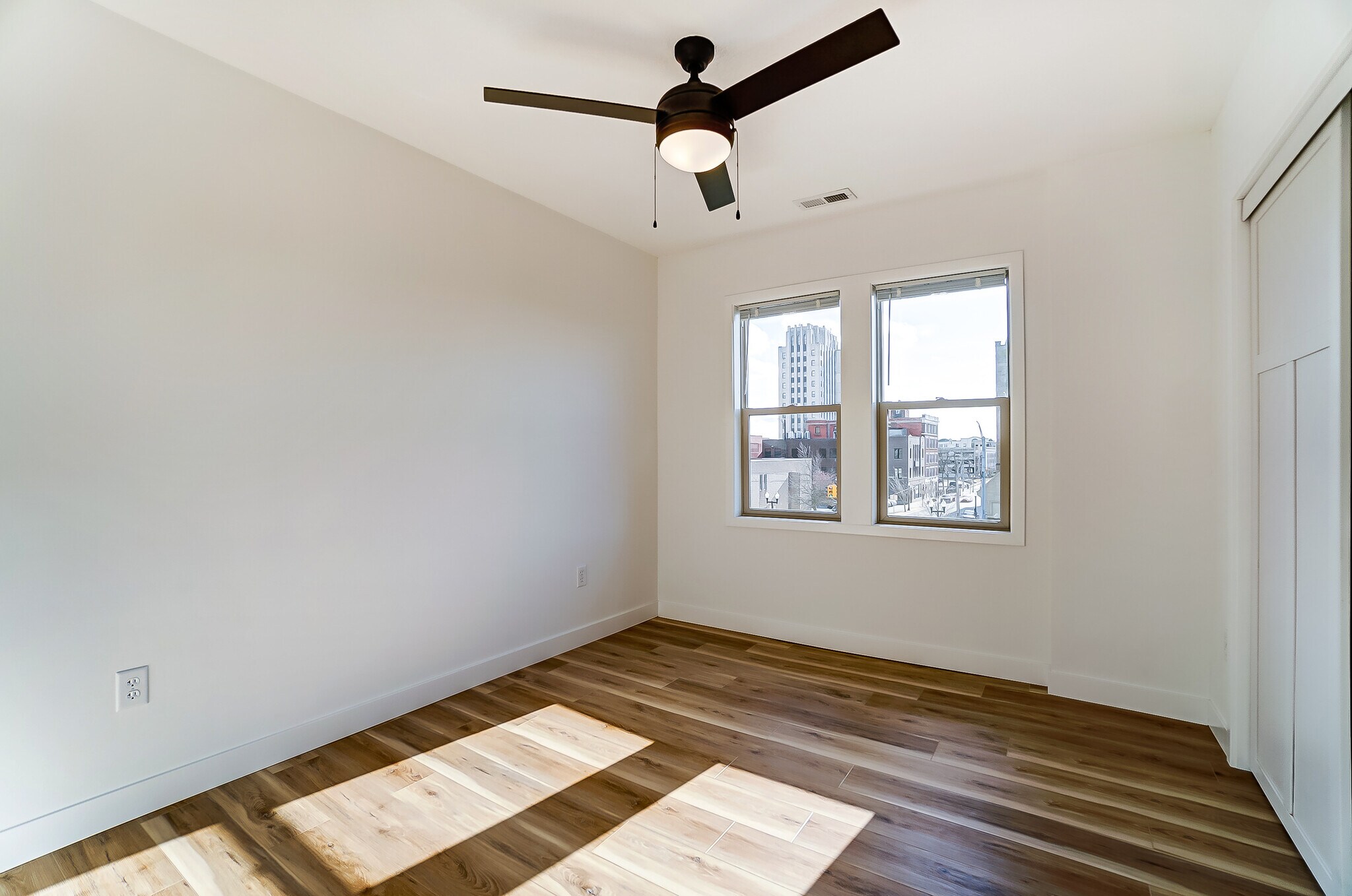 Building Photo - 309 N Elizabeth St